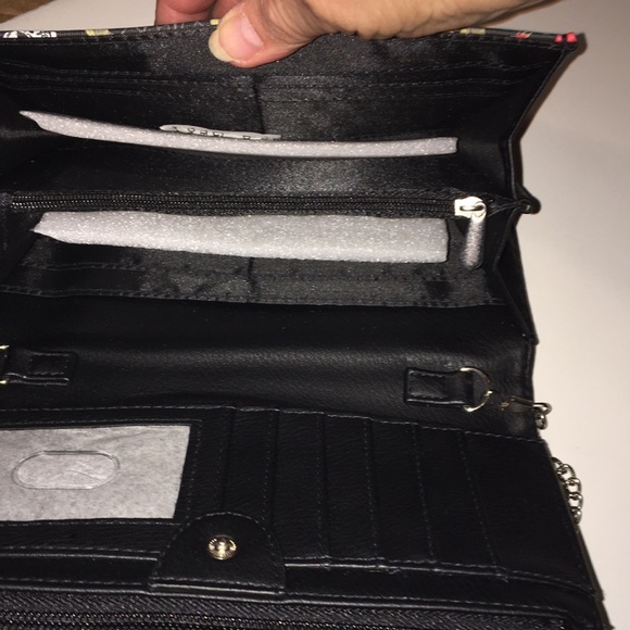 HP🎊Disney  Villains convertible clutch purse - Picture 7 of 13